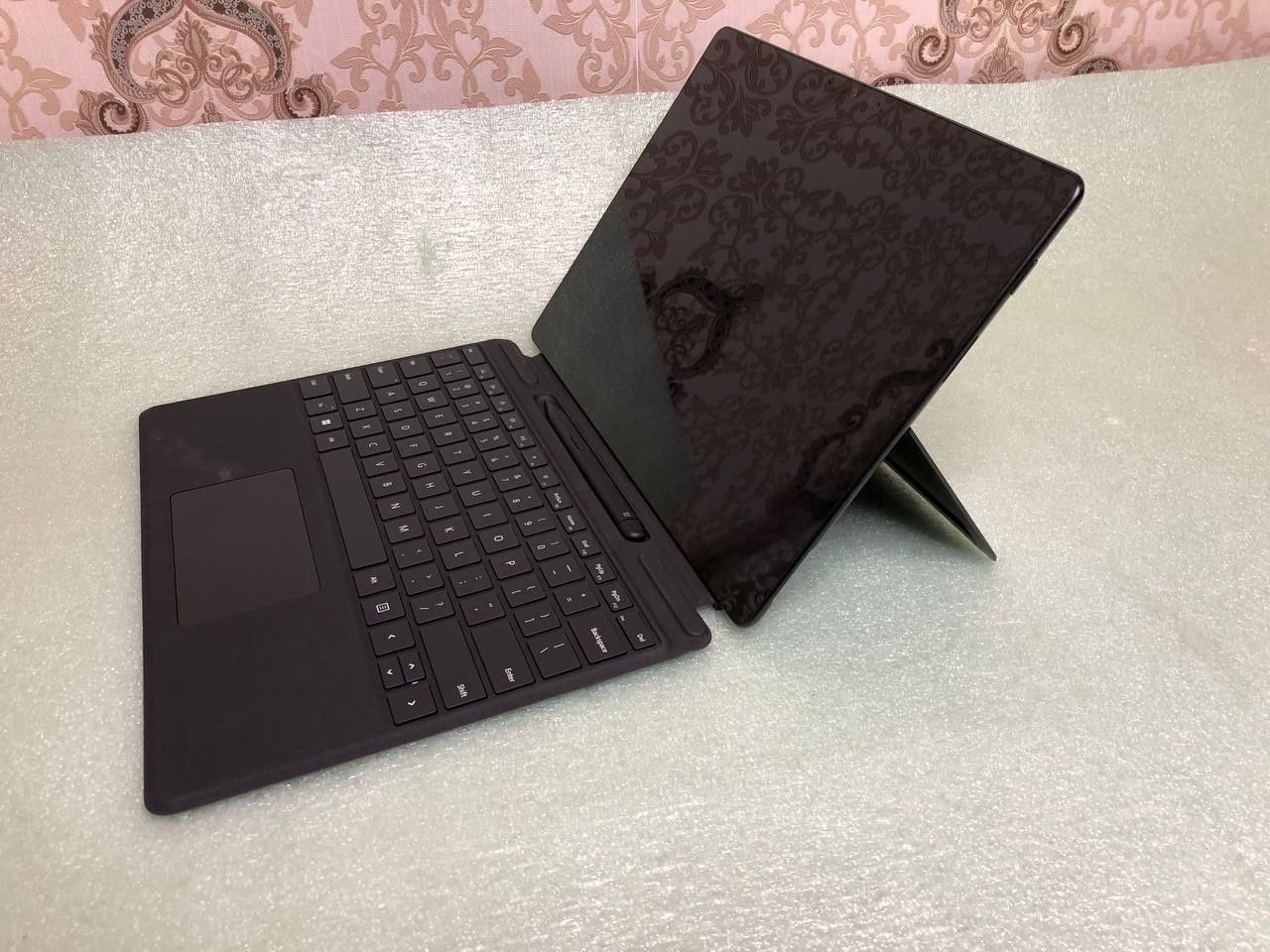 Ультратонкий и лёгкий планшет Microsoft Surface X LTE версия с симкарт