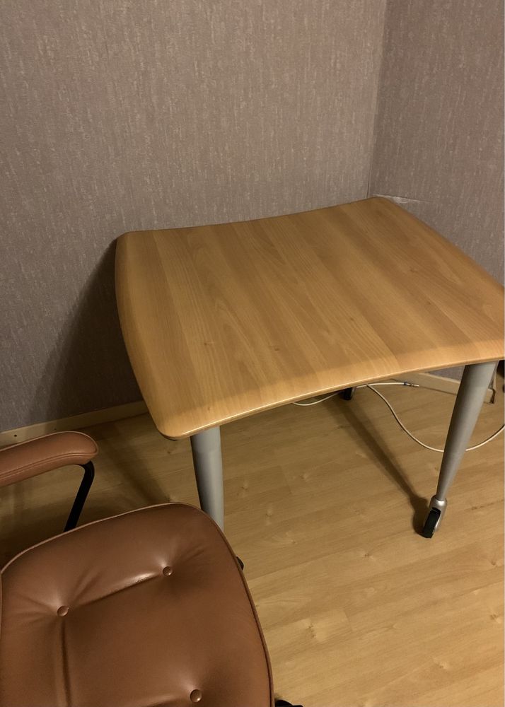 Бюро 90х90х75 с колелца