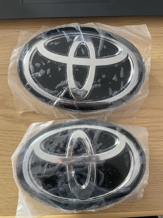 Camry 70 75 эмблема