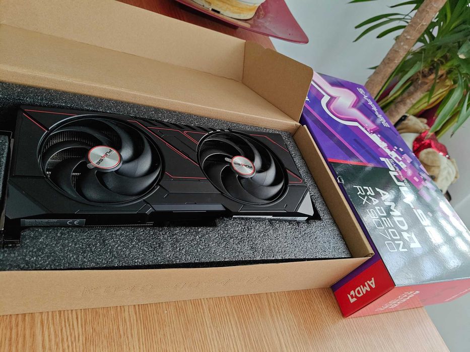 Placa video SAPPHIRE AMD RADEON RX 9070 GAMING 16GB GDDR6, 256-bit