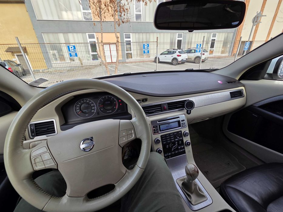 Volvo XC70 2.4 D5 - vând sau schimb cu 4x4 benzină