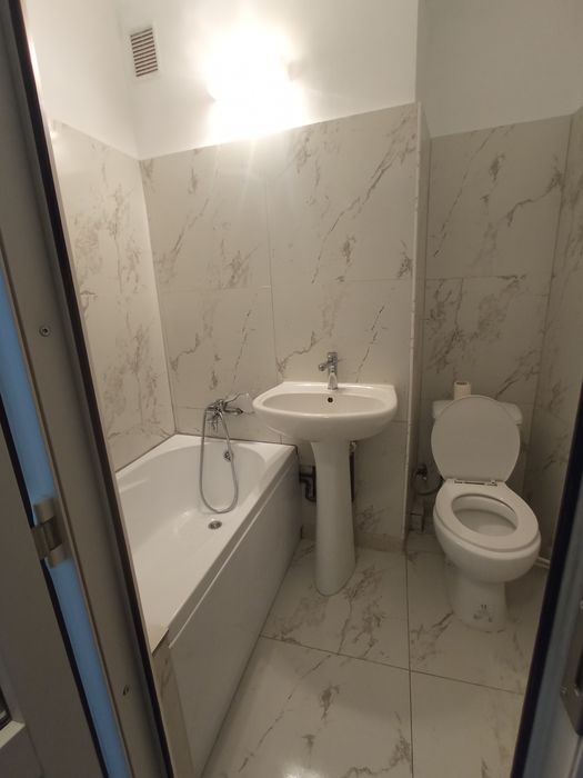 Vând apartament 2 camere zona Decebal