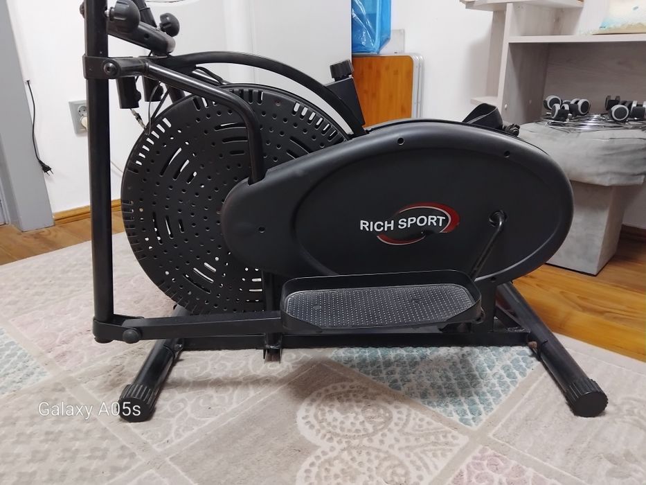 Bicicletă eliptică