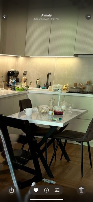 Стол кухонный камень