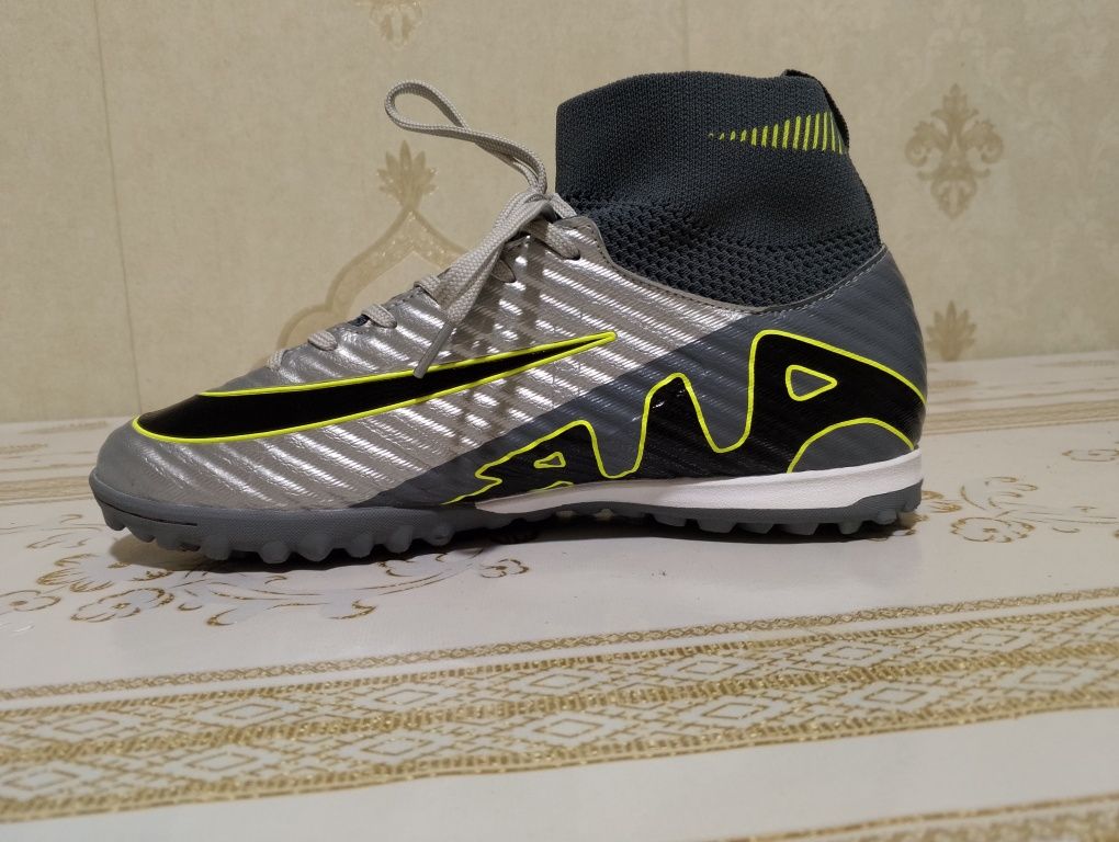 Futbol sarakanoshka Nike