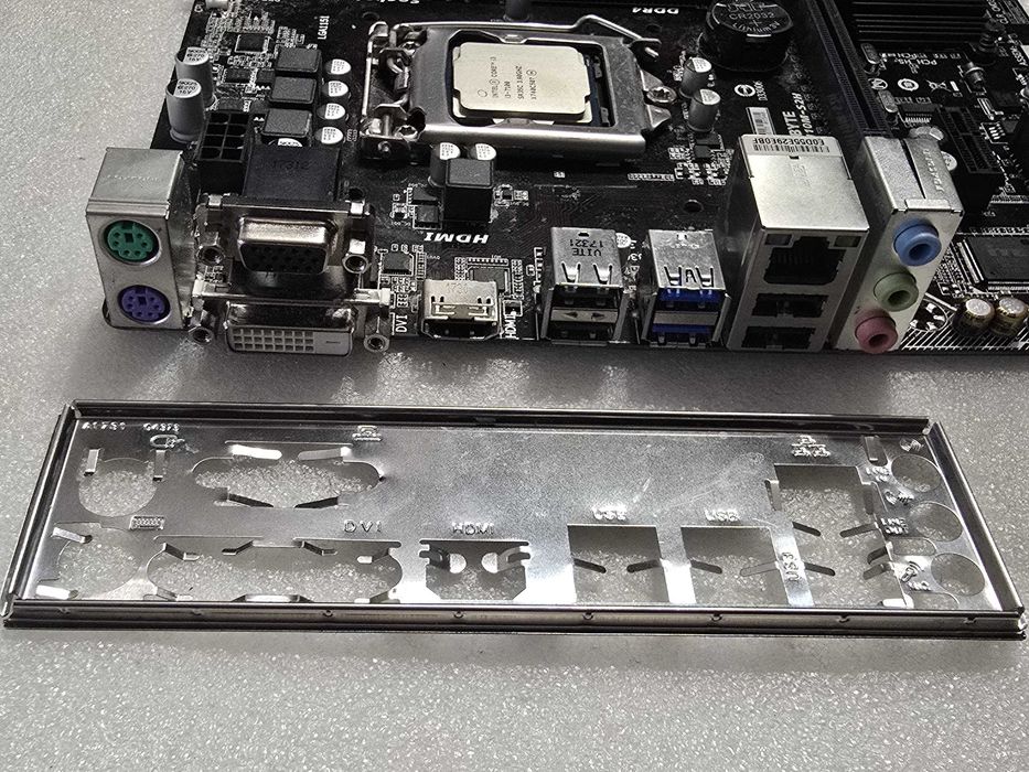 Placa de baza GIGABYTE GA-H110M-S2H, Socket 1151 + procesor I3 7100