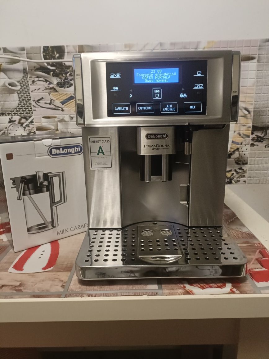 Aparat/automat/masina/espresor/expresor de cafea delonghi primadonna