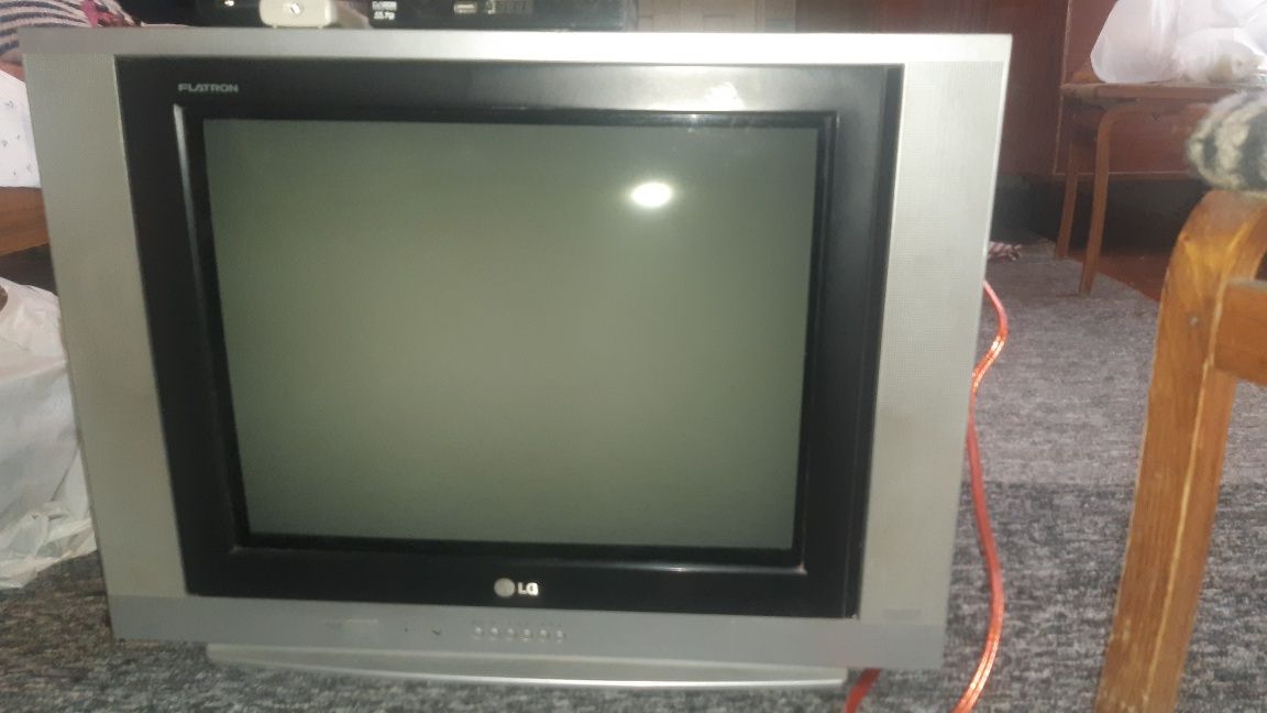 Продам-телевизор LG