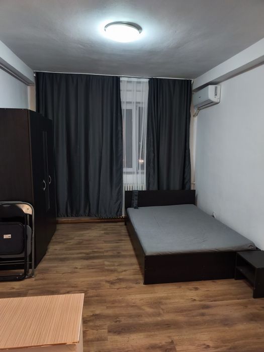 Închiriez garsonieră strada Comuna din Paris