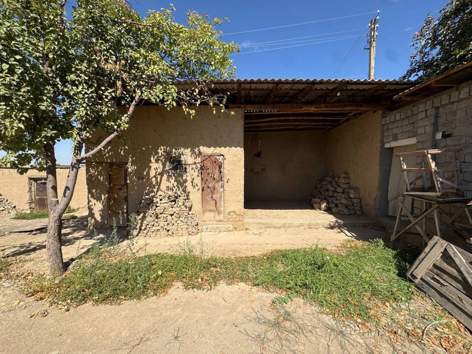 Yer sotladi 3 sotiq teks tort burchak shakilda 2xona vaqtincha uyi bor