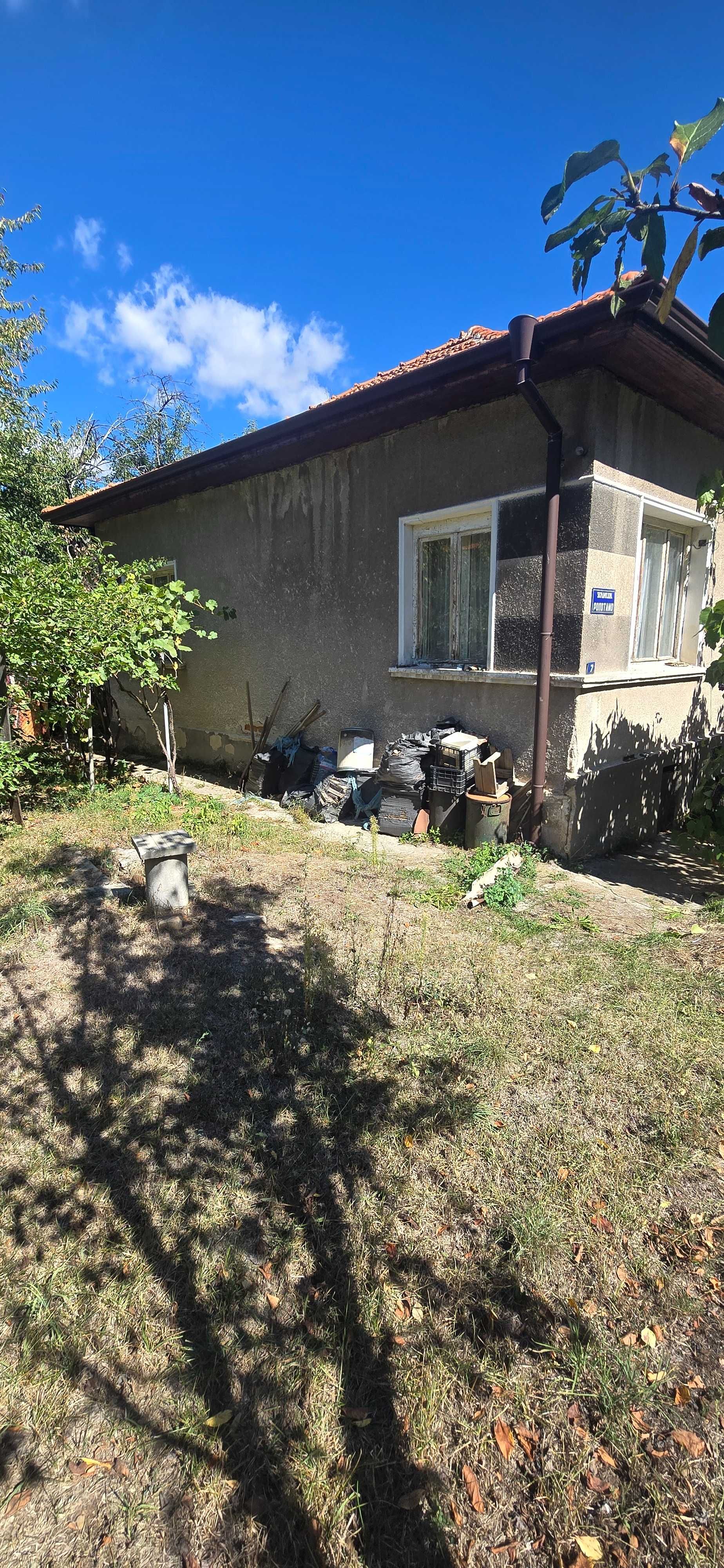 Продавам къща в с.Студена, обл.Перник
