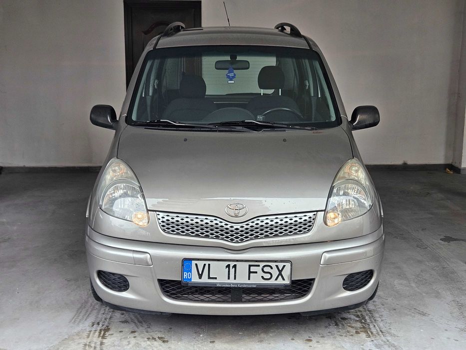 Toyota Yaris Verso, AC, senzori parcare, comenzi volan