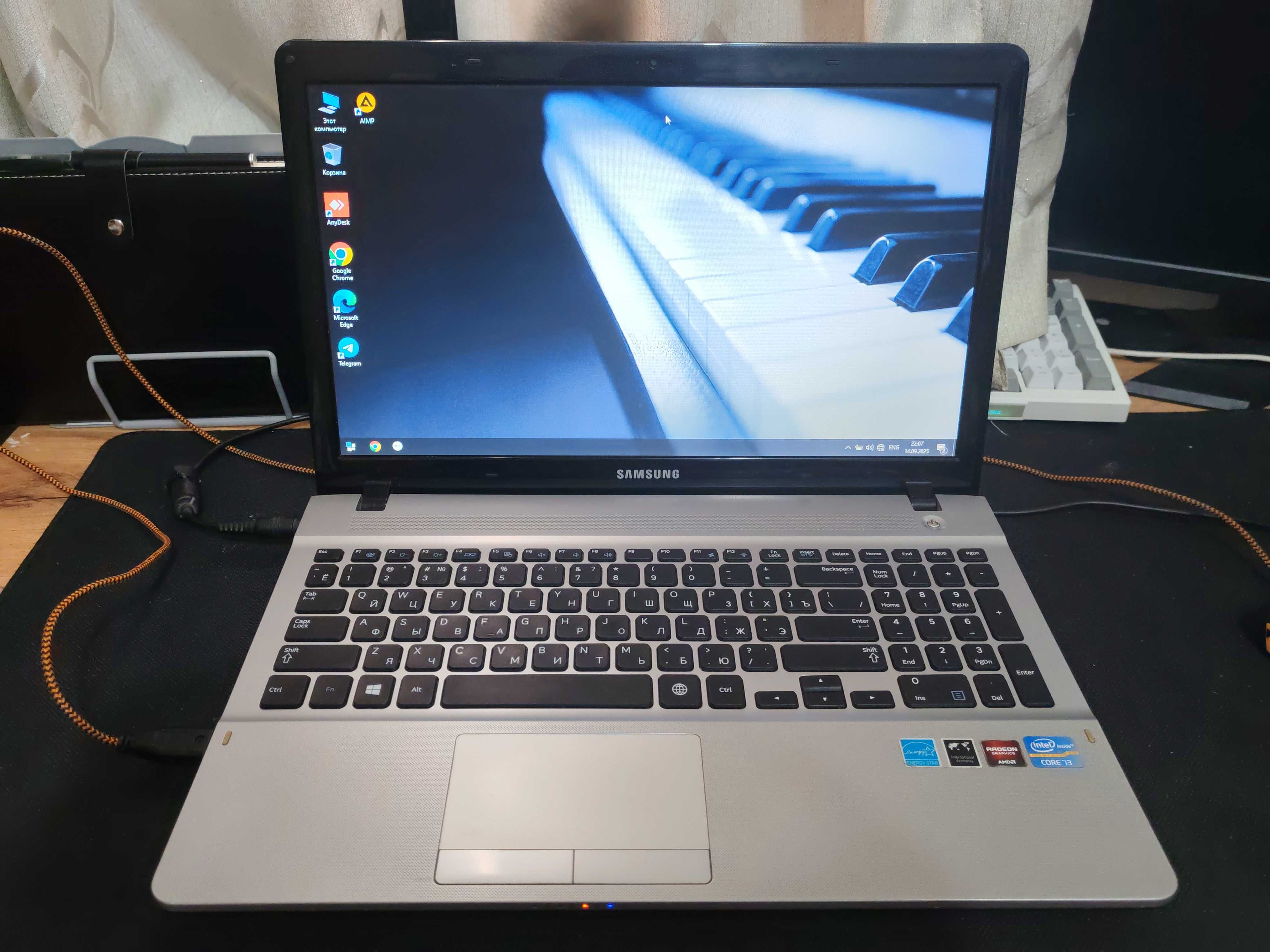 Samsung ноутбук(i3-3120M, 4GB RAM, 256GB SSD, AMD Radeon HD)