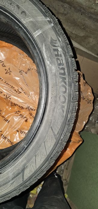 225 45 R18 Hankook  шипованная  зима  и Bridgestone 235 55 R18 лето