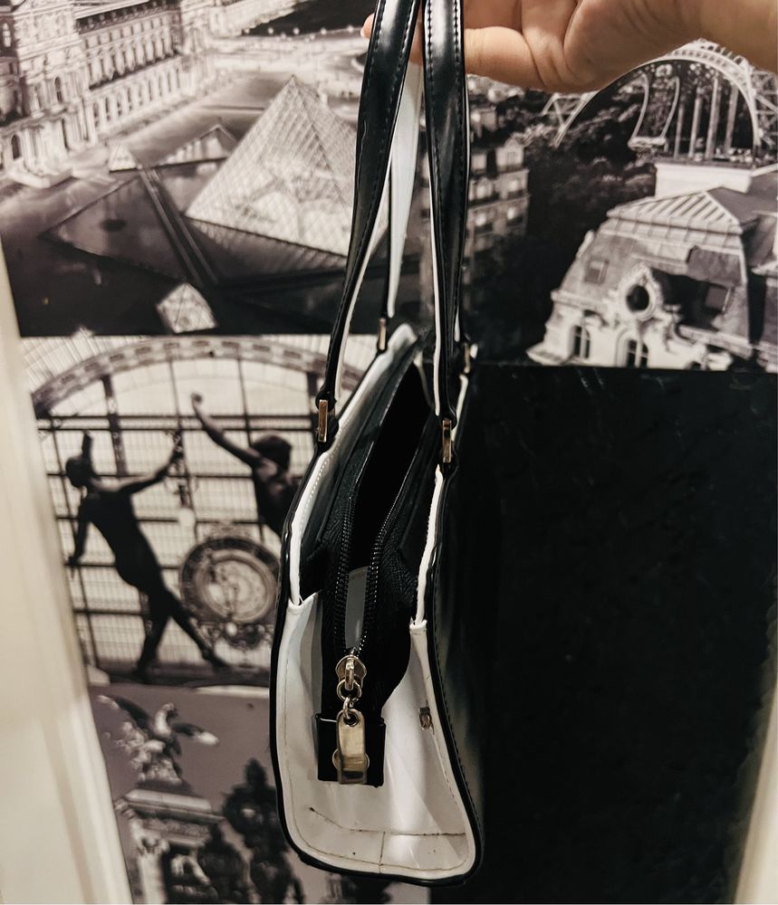Дамска чантичка клъч черен цвят