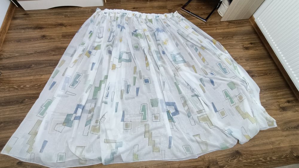 Perdea alba cu model geometric