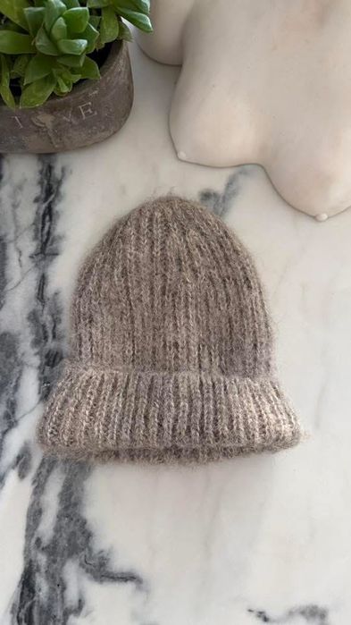 Разкошна топла шапка от вълна и алпака