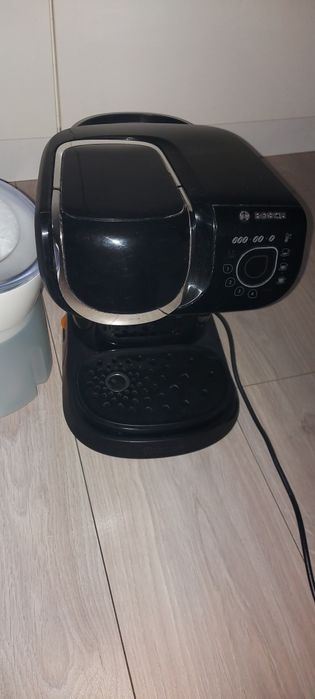 Vand aparat de cafea Bosch și Storcător fructe