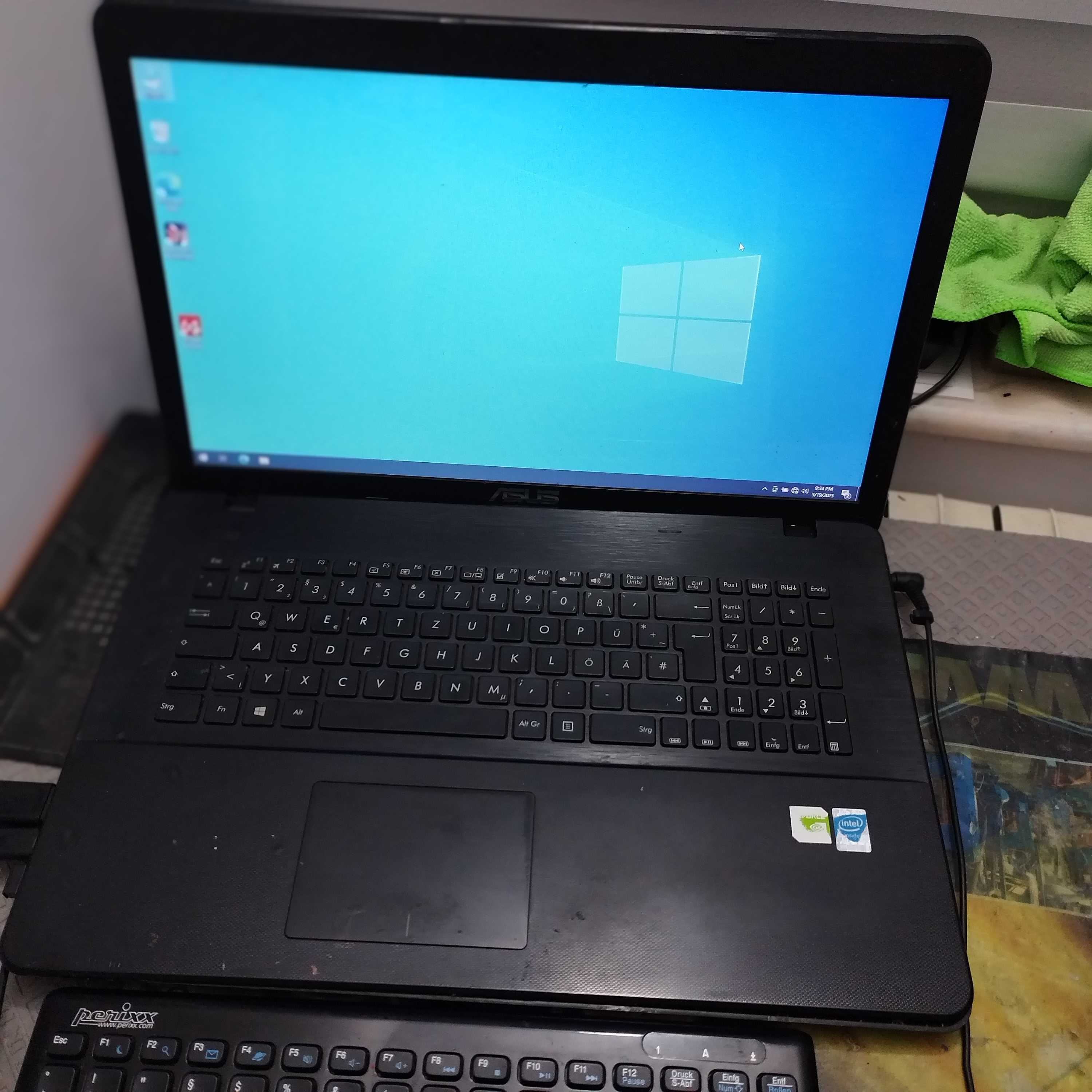 Dezmembrez laptop Asus X751D