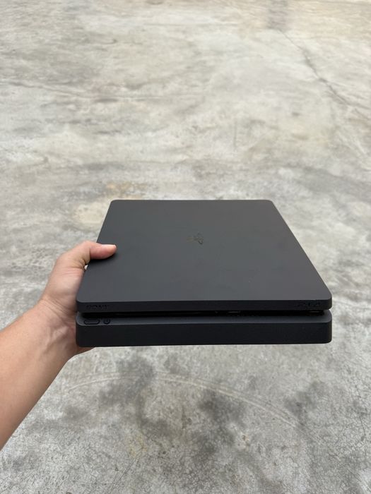 Playstation 4  SLIM 500gb  6ta uyin bor