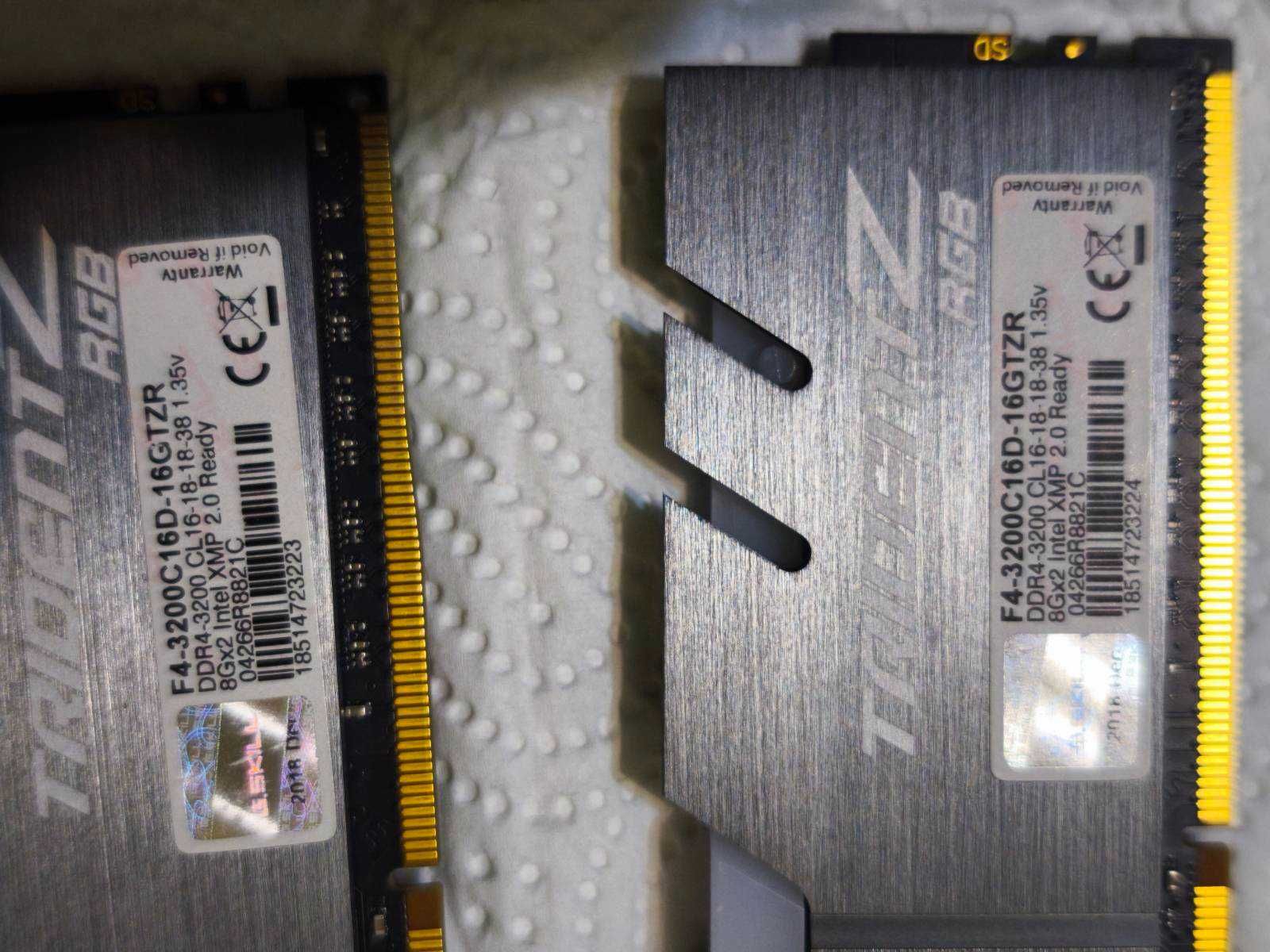 16GB 3200Mhz G.Skill TridentZ RGB , Corsair Dominator RGB Platinum