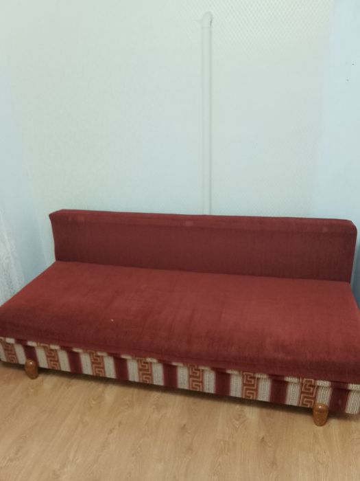 Диван отдам бесплатно срочно обращаться