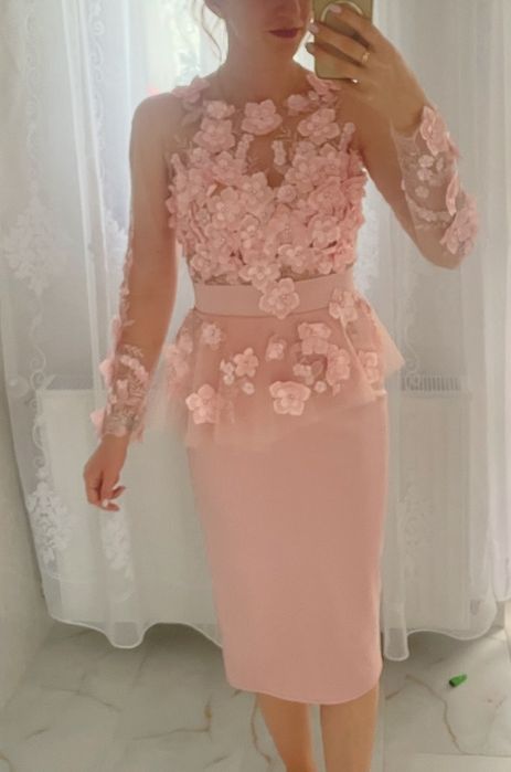Rochie eleganta cu aplicatii 3D