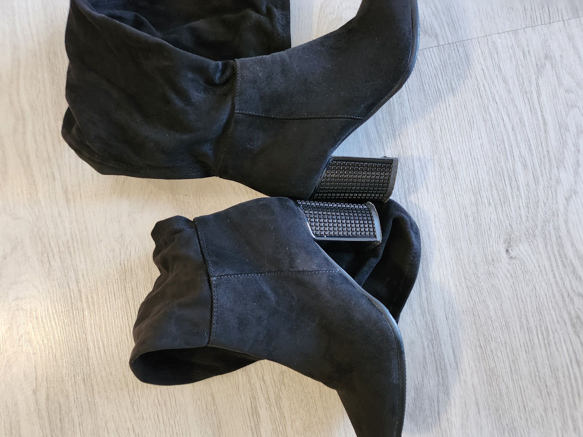 Дамски чизми от велур