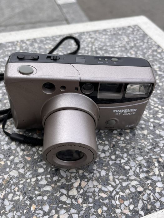 Лентов фотоапарат Traveler AF Zoom