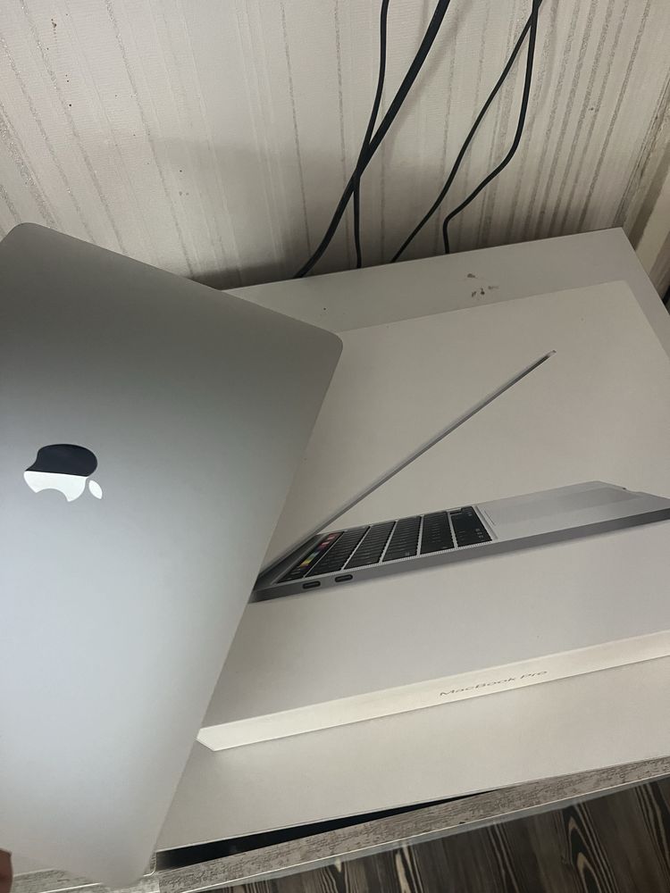 Apple MACBOOK PRO 2020