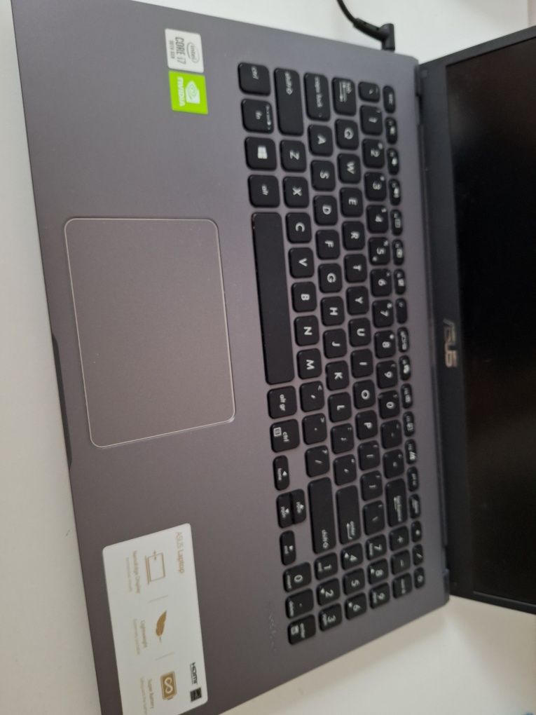 Laptop Asus i7 generatia 10, nvidia MX330, 8GB ram. SSD 512