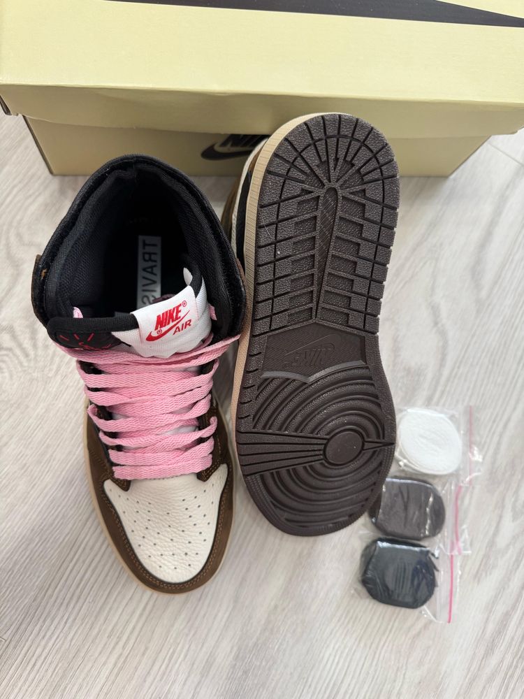 Air Jordan 1 x Travis Scott mocha piele naturala