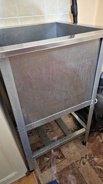 Кухонный мойка для столовой.