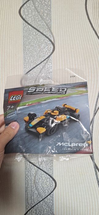 Продам набор Lego с болидом формулы-1 McLaren