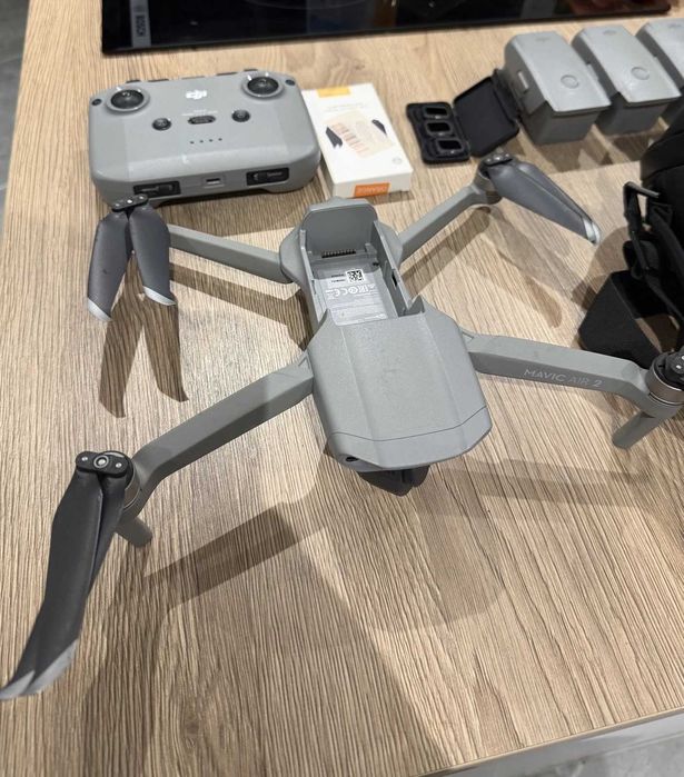 Продавам DJI Mavic Air 2 Fly More Combo