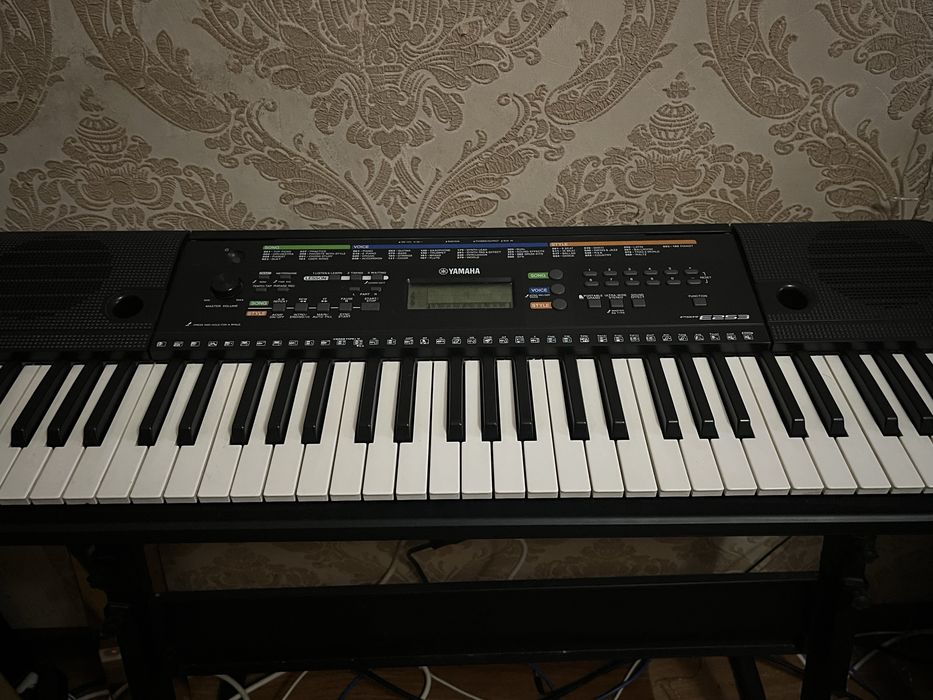 Продам цифровое пианино yamaha psr-e253
