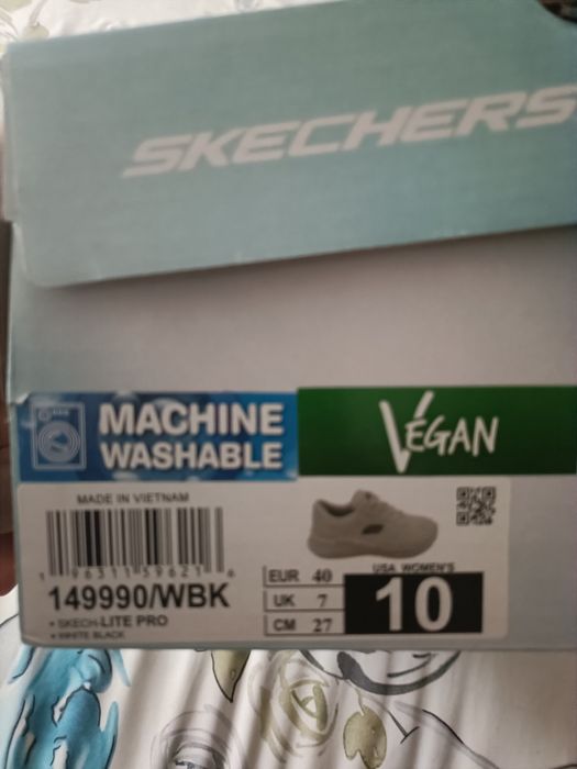 Vând adidași noi Skechers