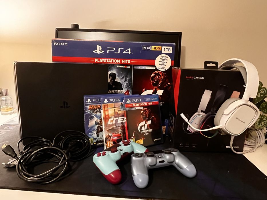 PlayStation 4 Slim 1TB cu cutie + 3 jocuri și căști MarsGaming