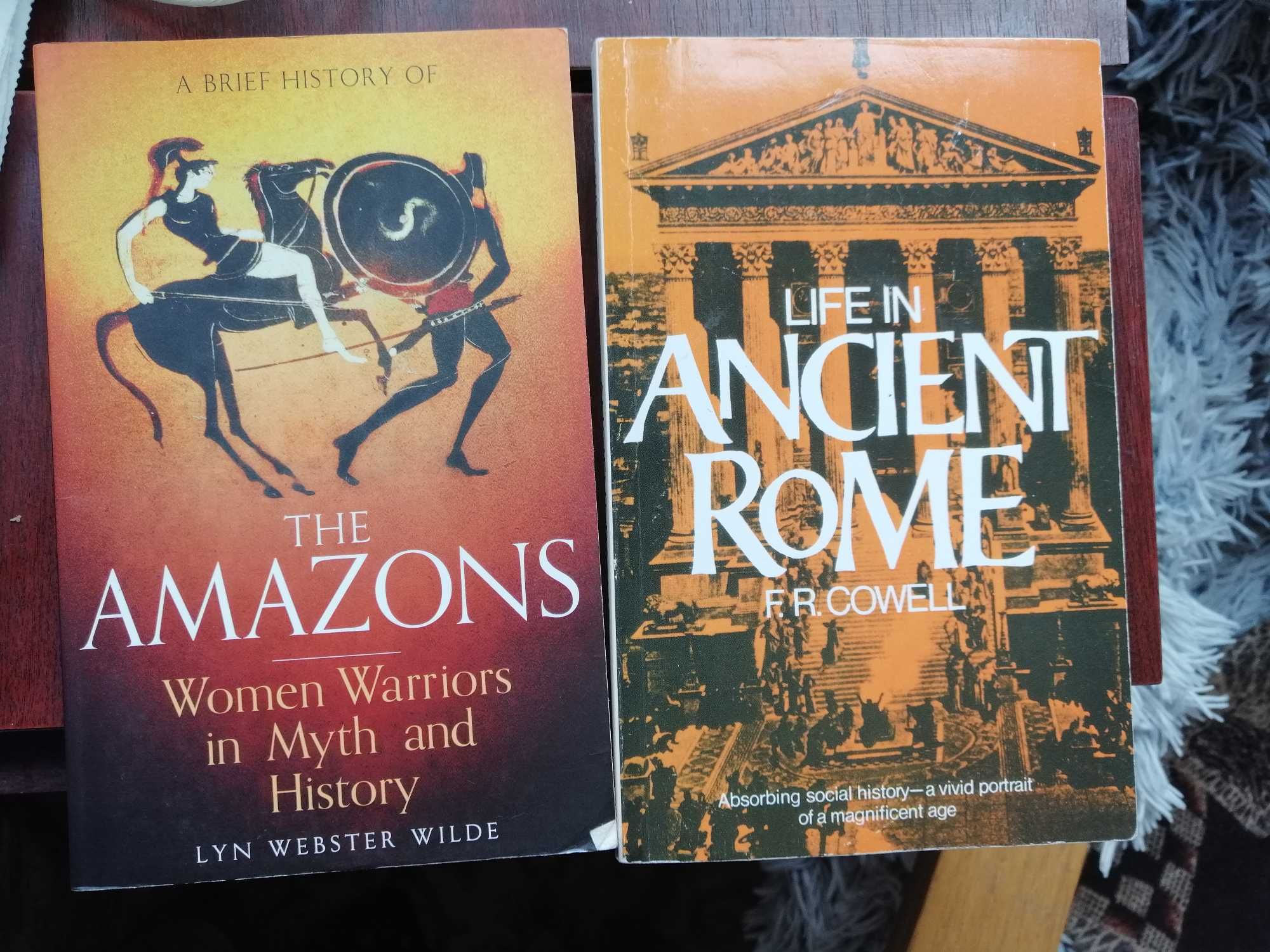 2carti The Amazons woman wariors si Ancient Rome -in engleza