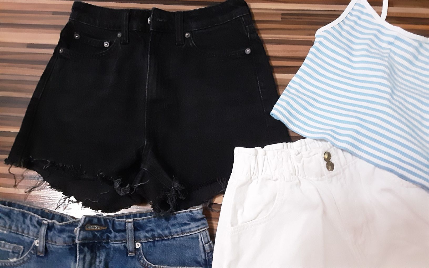 (XS) ЛОТ ZARA h&m WEEKDAY къси дънки и топ за 25лв