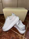 Adidasi Alexander McQueen model nou !