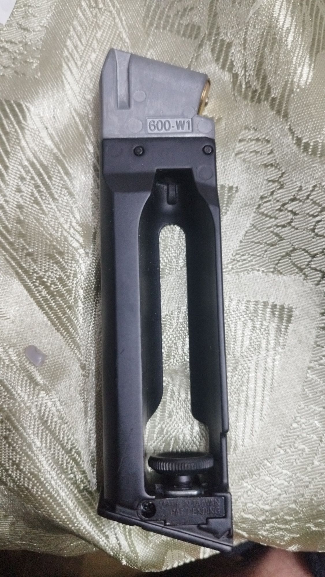 Пълнител 600W1.    Чисто нов