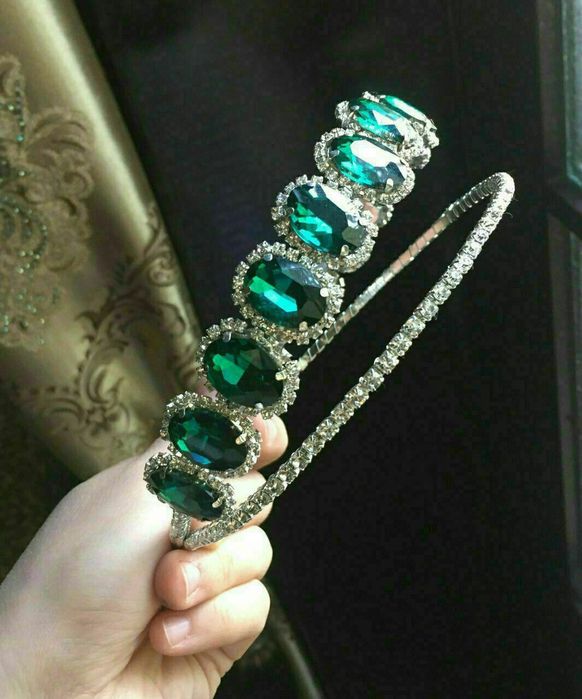 Sarpolar uchun diademalar biz bilan arzon narxda yasating