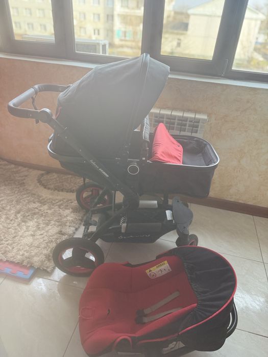 Коляска, автокресло, манежка , и стульчик доя кормления  ikea