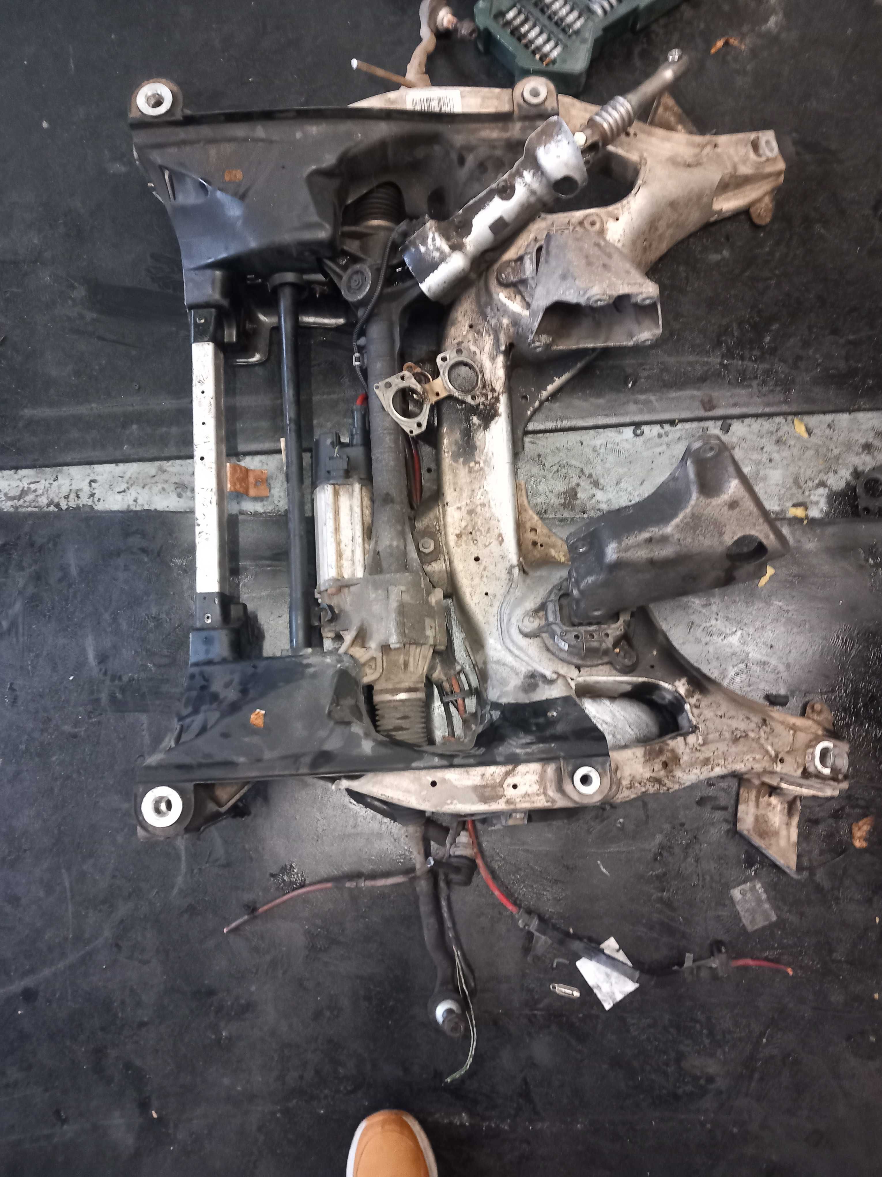 Cadru motor BMW F10 2.0 D 184 cai motor N47D20C an  2012