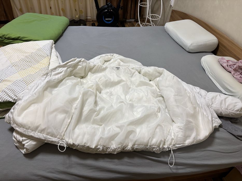 Продавам дамско яке About you