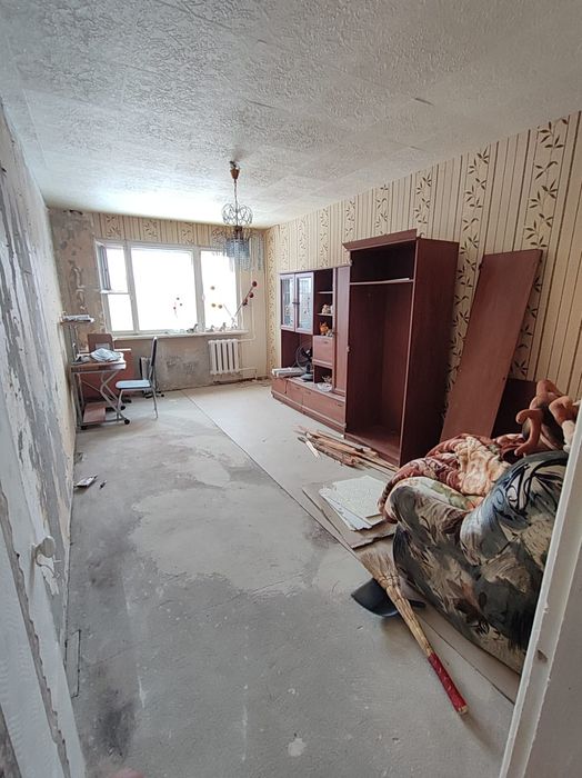 Продам 2 х комн., 4 мкр, дом 11, этаж 4.