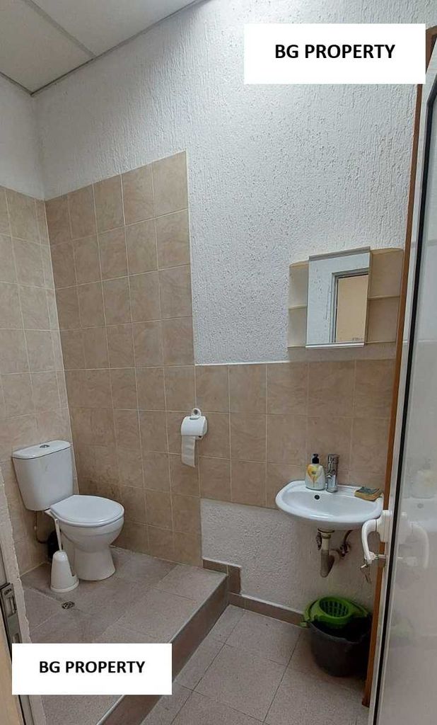 Дава се под наем Склад в София, Враждебна - 326 кв.м за 1956 € - Снимка #1