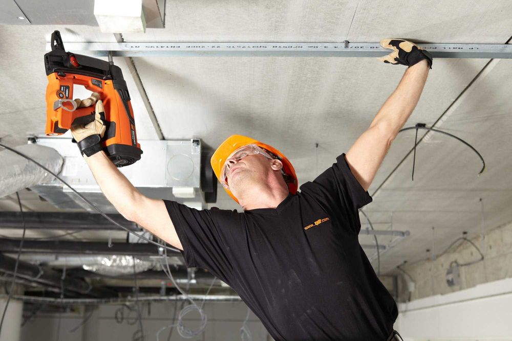 Spit pulsa 800  пистолет такер бетон метал