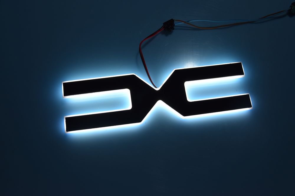Sigla luminoasa Dacia